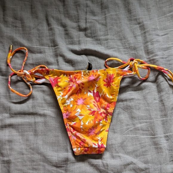 Vix Hermanny Triangle Lowana Bikini Set - Picture 7 of 7
